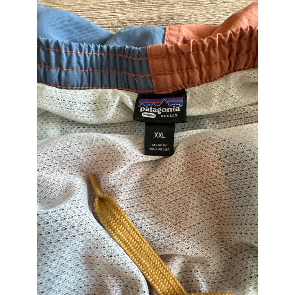 Patagonia Baggies Lights Shorts Mens XXL Colorblock Orange Blue Peace Sign‎ Logo